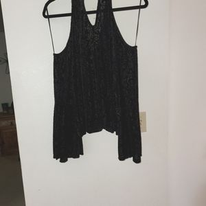 Top / Blouse cold shoulder w/choker neck.